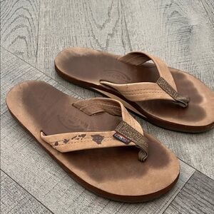 Rainbow Men's Brown Leather Flip Flops with Hawaiian island detail size medium
